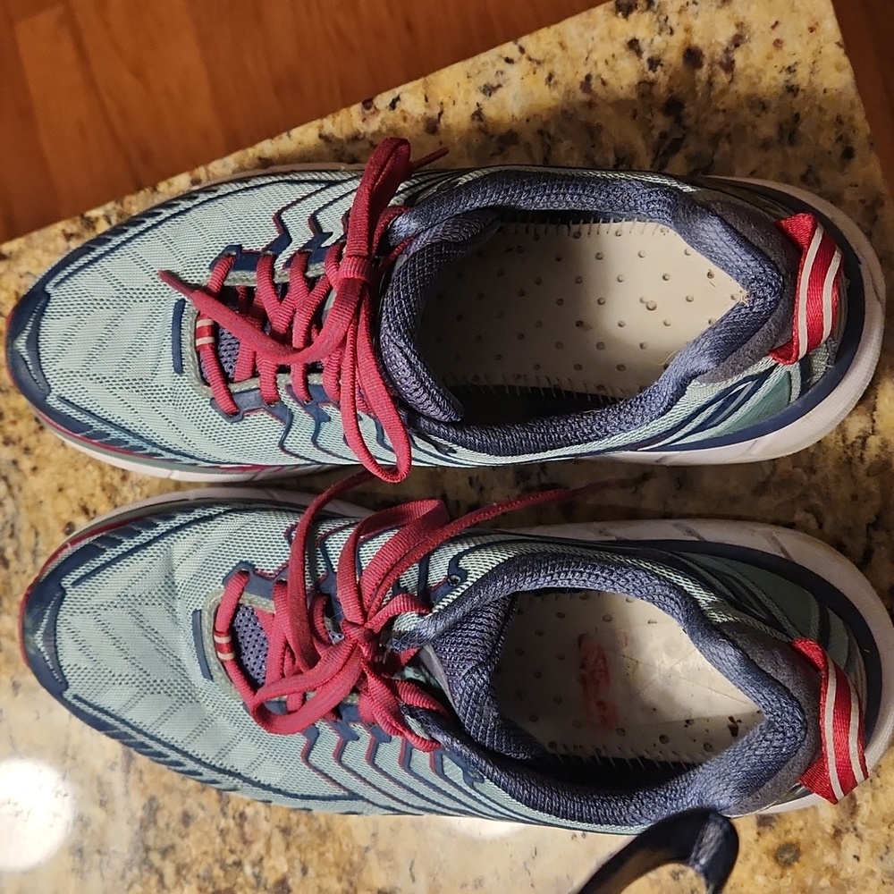 Hoka W Clifton  4 tennis shoes